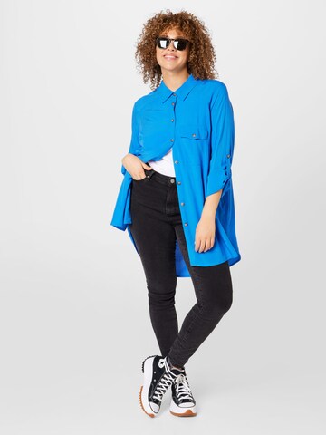 ONLY Carmakoma Blouse in Blauw