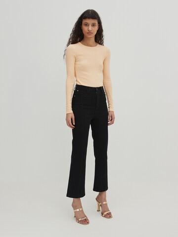 EDITED Flared Jeans 'Elaina' in Schwarz