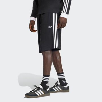 ADIDAS ORIGINALS Regular Shorts in Schwarz: Vorderseite