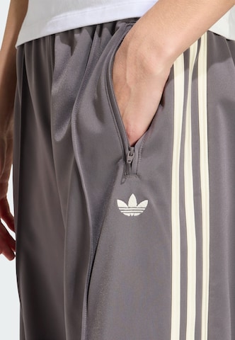 ADIDAS ORIGINALS - Loosefit Pantalón deportivo 'Firebird' en marrón