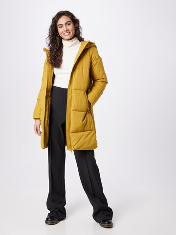 Manteau d’hiver 'TRUST' VILA en jaune