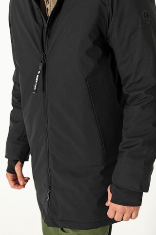 Ron Tomson Winterjacke, Model trägt Größe M in Schwarz