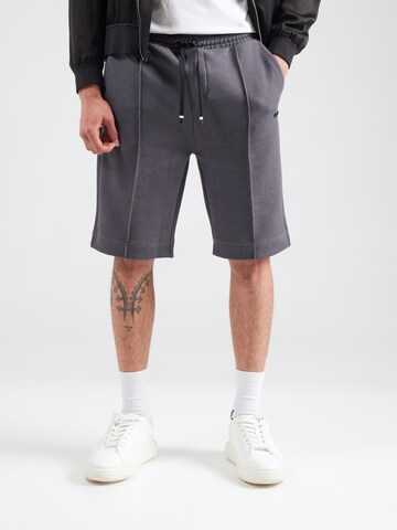 regular Pantaloni sportivi di BOSS in grigio: frontale