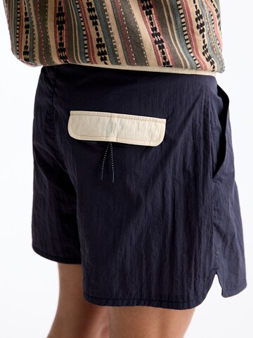 Pull&Bear Badeshorts in Blau