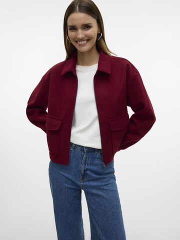 Veste mi-saison 'VMFORTUNE' VERO MODA en rouge