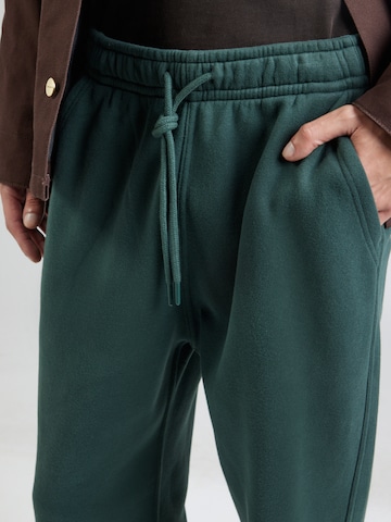 Abercrombie & Fitch Zúžený Kalhoty 'ESSENTIAL' – zelená