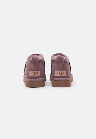 Boots 'CLASSIC ULTRA MINI' di UGG in marrone