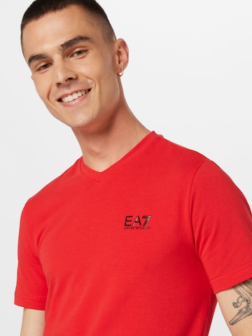 Tricou de la EA7 Emporio Armani pe roșu