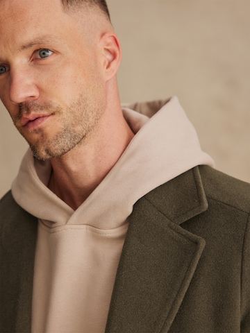 DAN FOX APPAREL Between-Seasons Coat 'Frederik' in Green