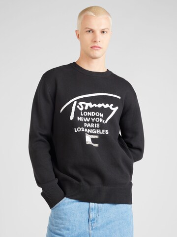 Tommy Jeans Sweater in Black: front