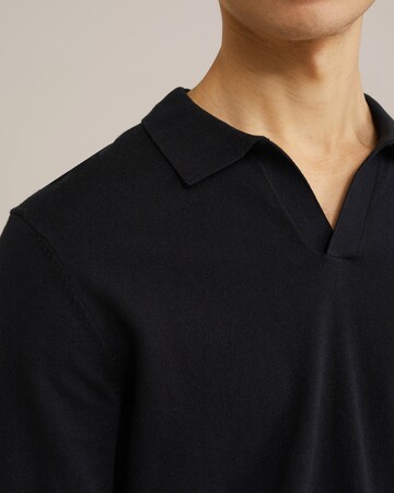 WE Fashion Sweater in Black