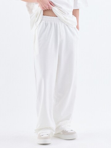 Pantaloni 'Drome' di VAMOS CLO in bianco: frontale