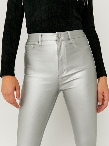 Tally Weijl Skinny Spodnie w kolorze srebrny