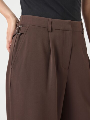 regular Pantaloni di YAS in marrone