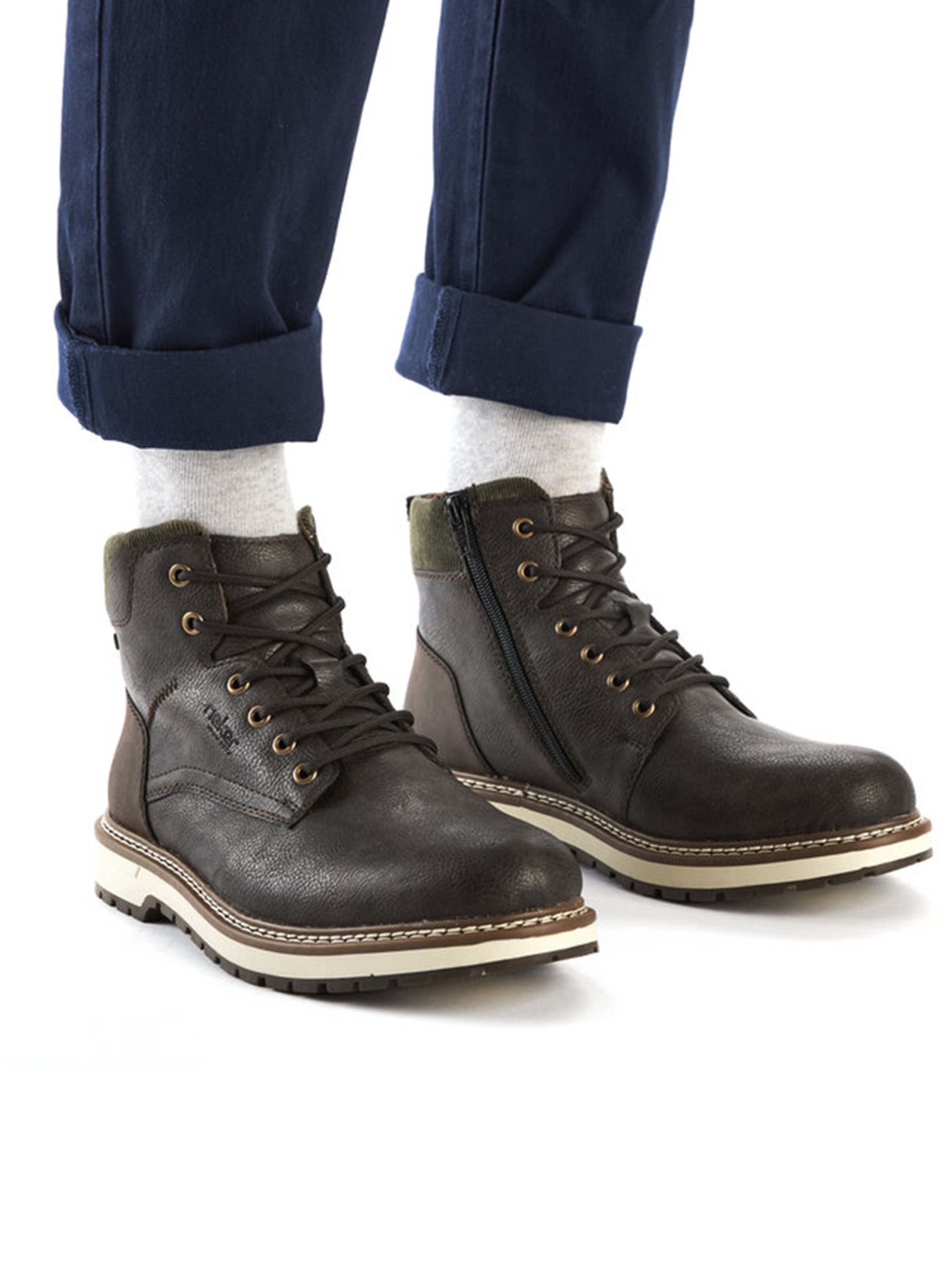 Bocanci cu șireturi de la Rieker pe maro