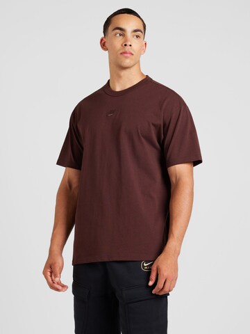 T-Shirt 'Premium Essentials' Nike Sportswear en marron : devant