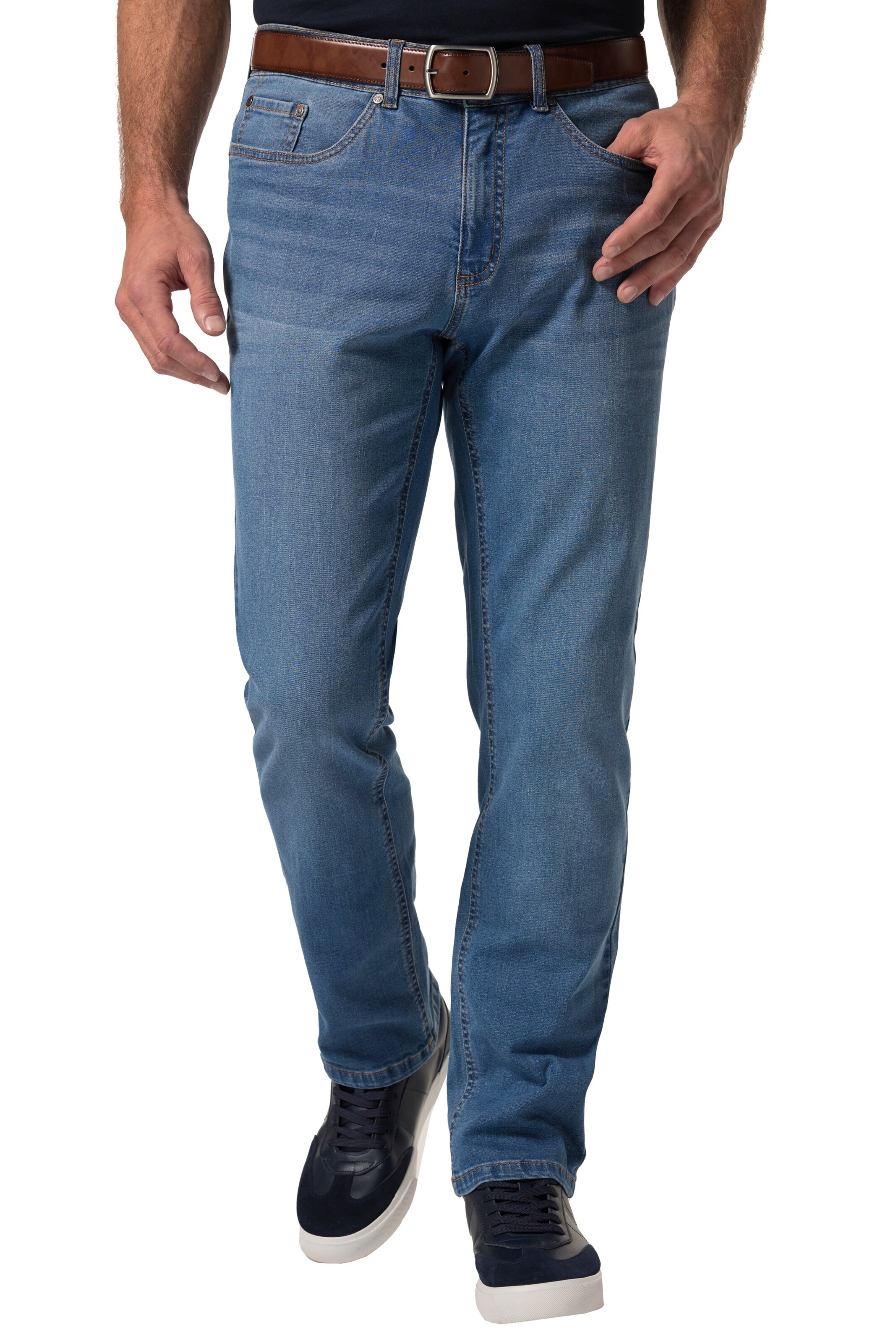 Boston Park Regular Jeans in Blue: front