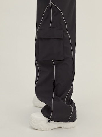 millane Loose fit Cargo trousers 'Laia' in Black