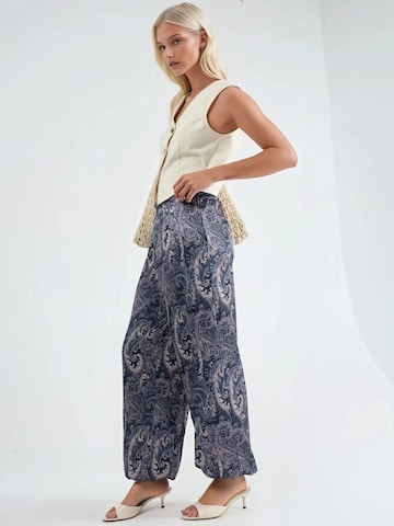Qu Style Tapered Trousers in Blue