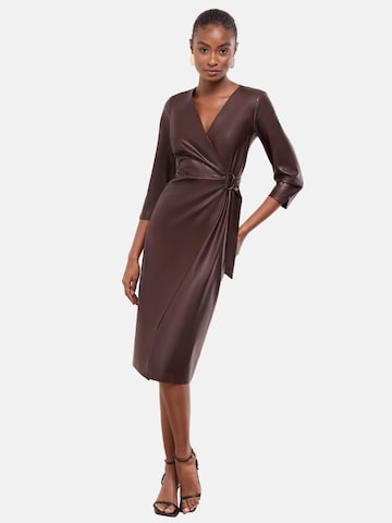 self. Sukienka w kolorze czerwony: przód