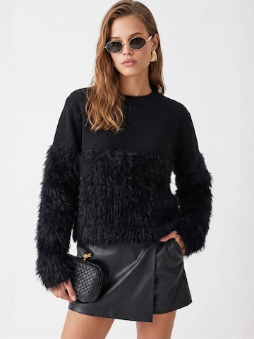 MixRay Sweater in Black: front