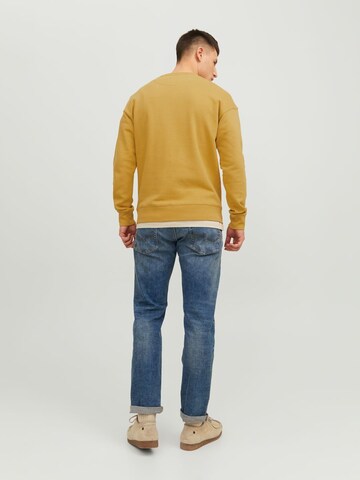 JACK & JONES Sweatshirt 'Star' i guld