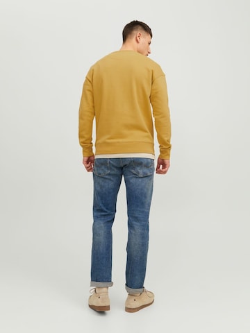 JACK & JONESSweater majica 'Star' - zlatna boja