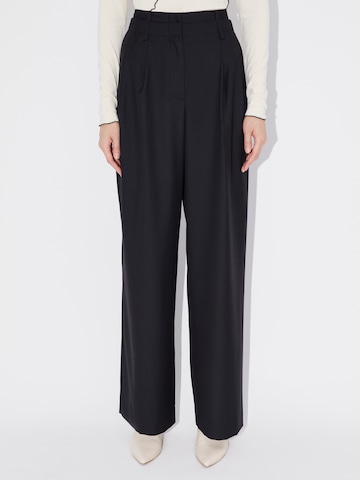 LeGer Premium Wide leg Pleat-Front Pants 'Hester' in Black: front