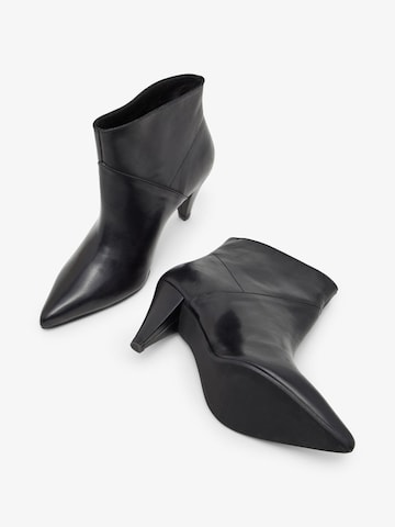 Bianco Booties 'GIDA' in Black