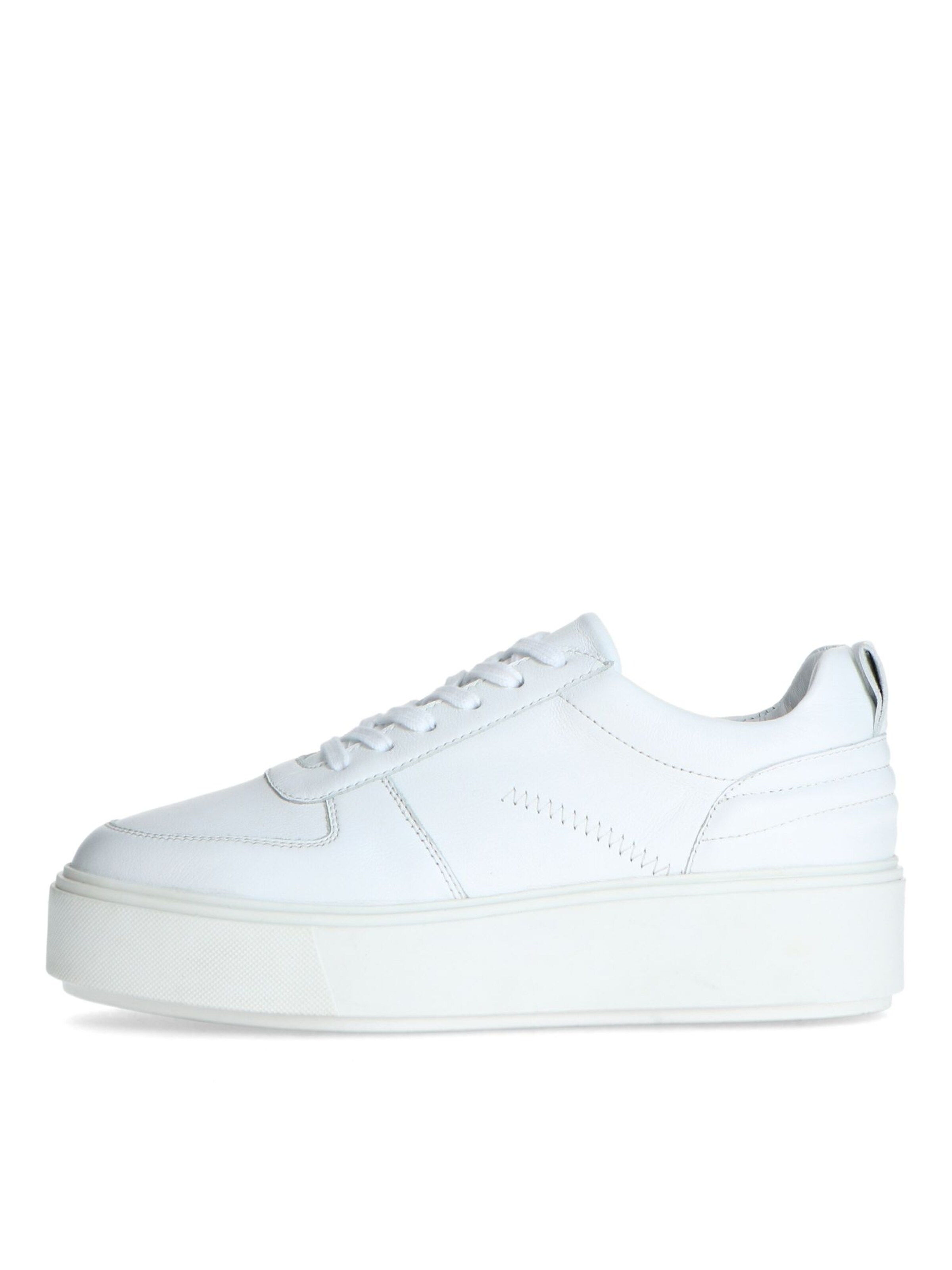 SACHA Baskets basses en blanc, Vue avec produit