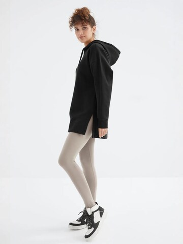 Tommy Life Sweatshirt in Black