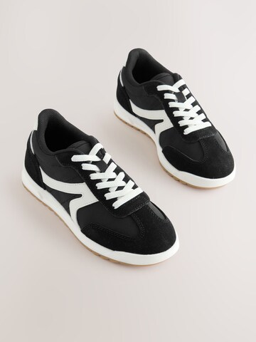 Baskets Next en noir