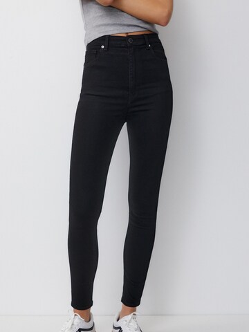 Pull&Bear Skinny Jeans in Zwart: voorkant