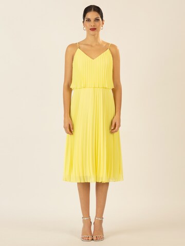 APART Cocktailkleid in Gelb: Vorderseite