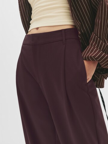 Loosefit Pantalon à pince Pull&Bear en rouge