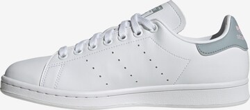 Sneaker bassa di ADIDAS ORIGINALS in bianco: frontale