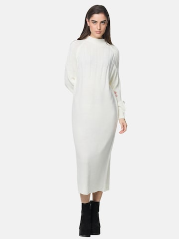 Elara Strickkleid in Weiß: Vorderseite