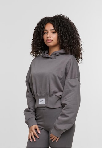 DEF Sweatshirt 'Nice' in Grau