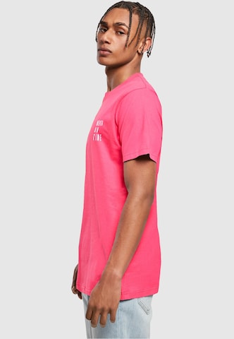 Merchcode Majica 'Never On Time' | roza barva