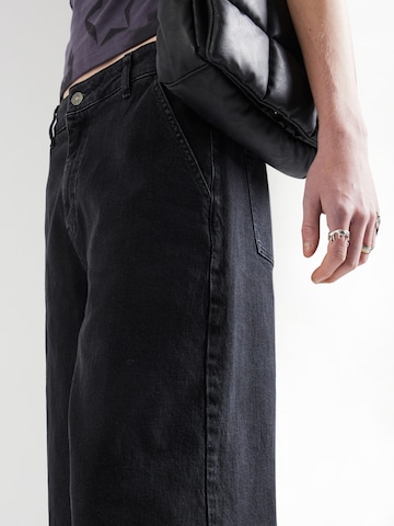 Loosefit Jeans 'Theres' di SHYX in nero