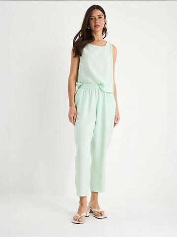 Completo pantalone di Bianco Lucci in verde: frontale