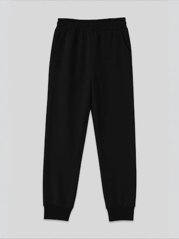 Effilé Pantalon de sport 'Jogginghose' Tommy Life en noir