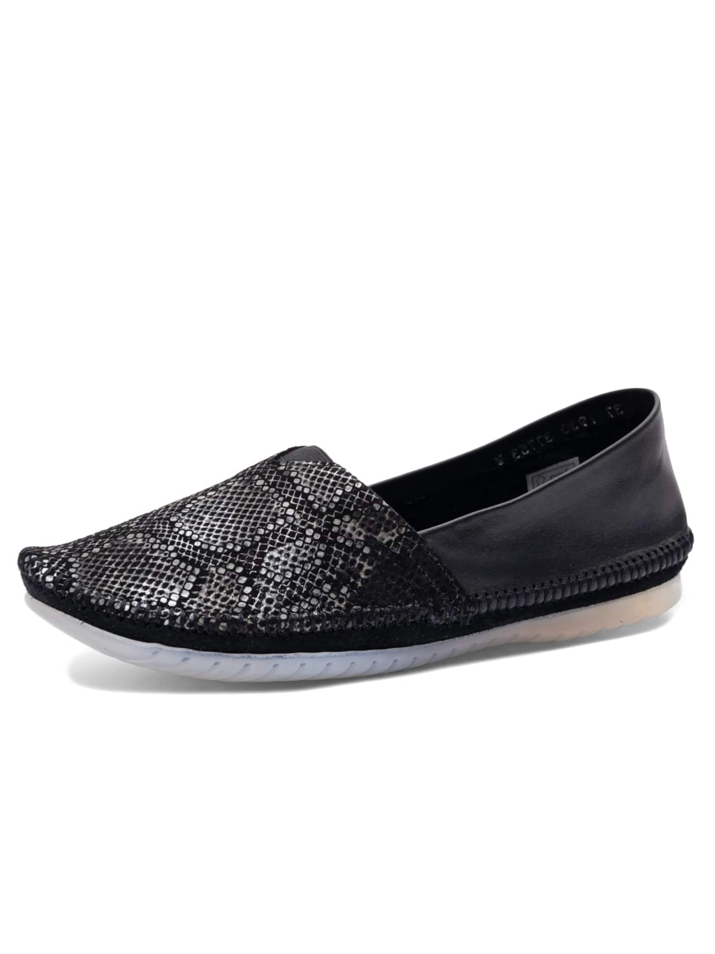 Maciejka Slip-ons '1930W-49/00-0' in Black: front