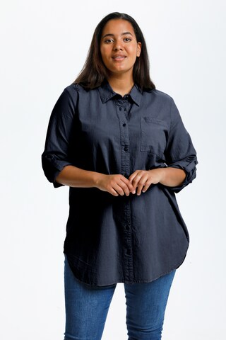 Camicia da donna 'Nana' di KAFFE CURVE in blu: frontale