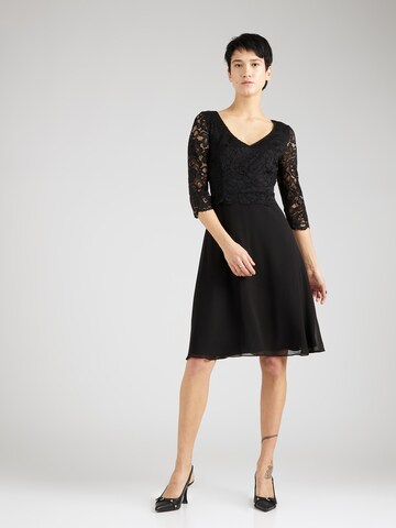 Rochie de cocktail de la Vera Mont pe negru: față