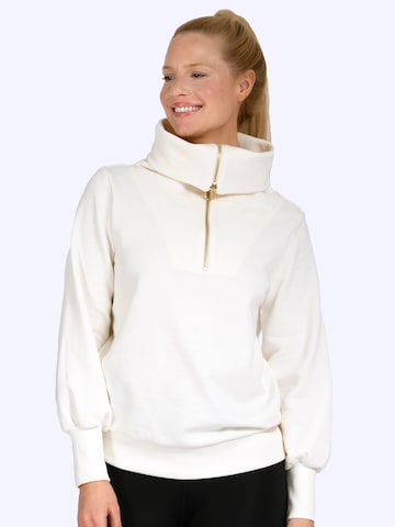 Magadi Sportsweatshirt 'Nora' in Weiß