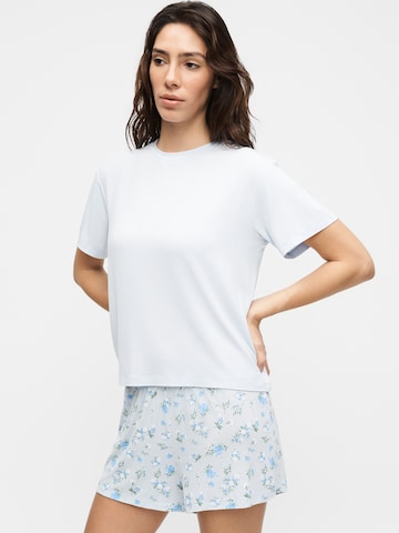 Shorty 'Daisy' Hunkemöller en bleu