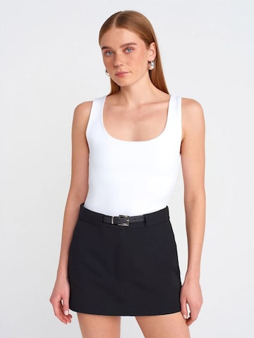 Dilvin Top in White: front