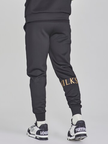 Effilé Pantalon de sport SikSilk en noir