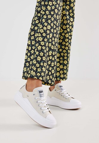 BRITISH KNIGHTS Sneakers laag 'Kaya' in Beige
